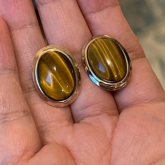 Genuine tigers eye gold tone metal clip on earrings - Picture 5 of 5